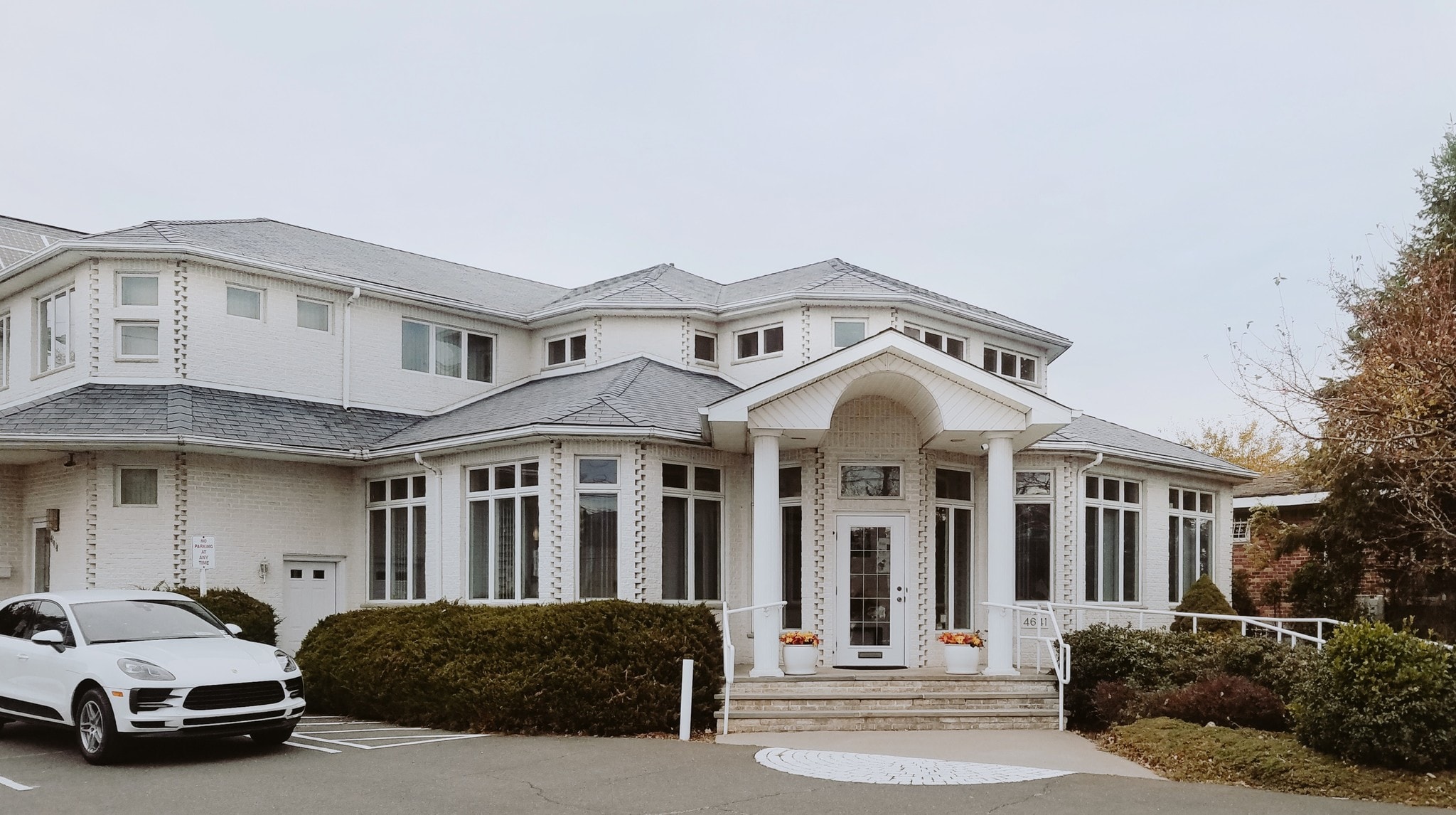 4641 Hylan Blvd, Staten Island, NY to rent Primary Photo- Image 1 of 3