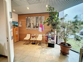 Office in Montigny-le-Bretonneux to rent Interior Photo- Image 2 of 2
