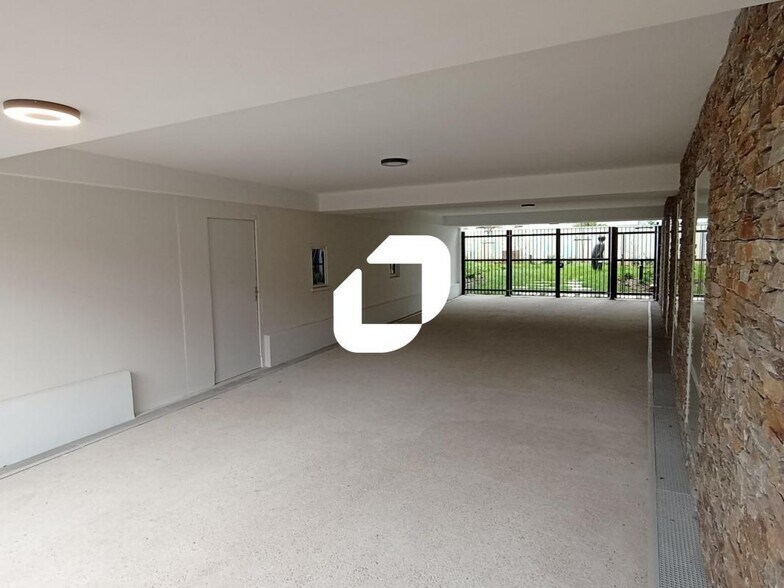 Retail in Issy-les-Moulineaux to rent - Interior Photo - Image 3 of 6