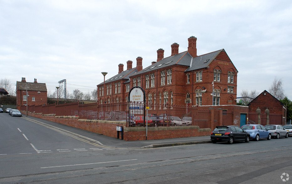 Whitehall Rd, Leeds for rent - Primary Photo - Image 1 of 9