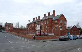 Whitehall Rd, Leeds for rent Primary Photo- Image 1 of 10