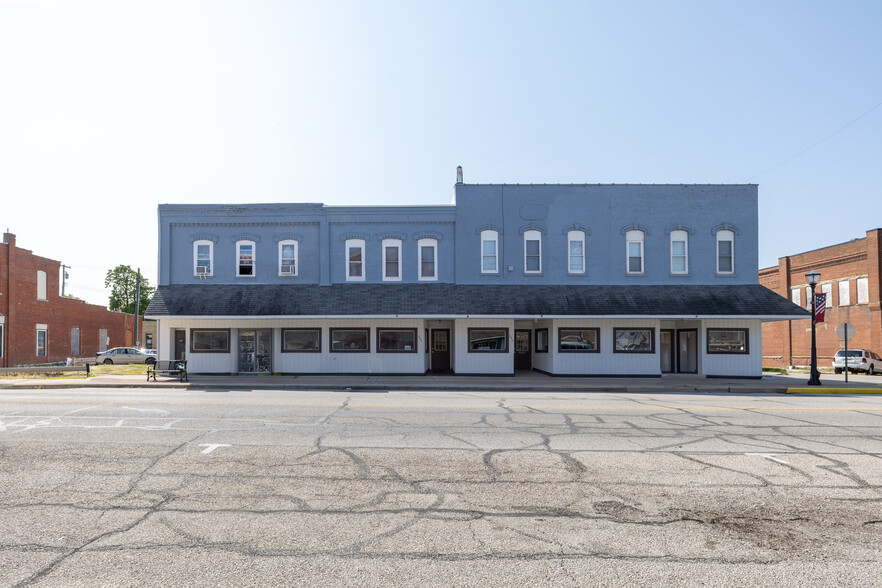 202 E 5th St, Fowler, IN for sale - Primary Photo - Image 1 of 1