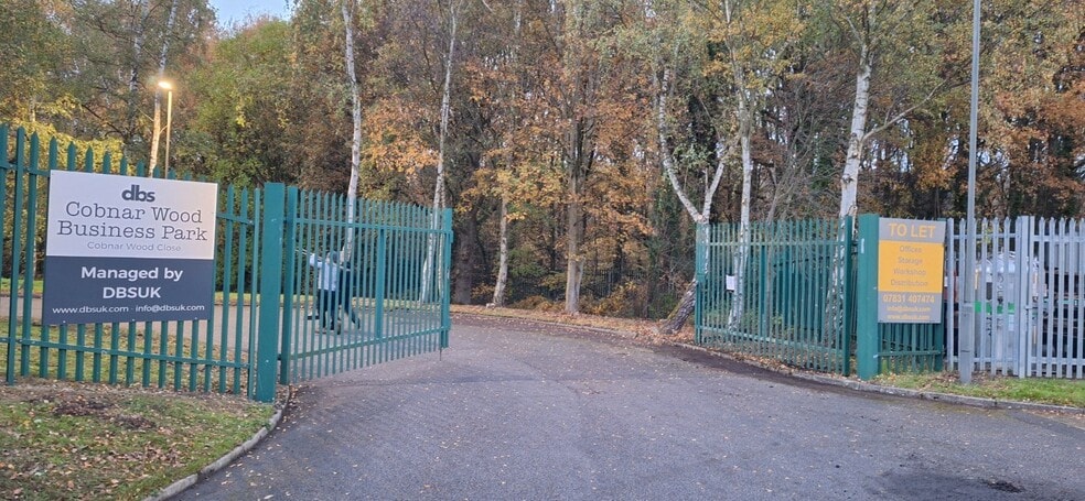 1-2 Cobnar Wood Close, Chesterfield to rent - Building Photo - Image 2 of 9