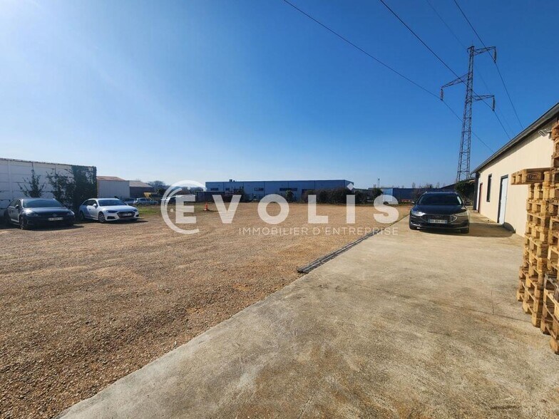 4 Za Les Quatre Vies, Frontonas to rent - Building Photo - Image 2 of 22