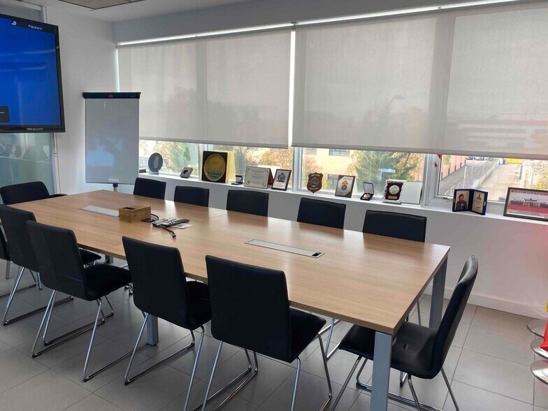 Industrial in Torrejón de Ardoz, Madrid to rent - Building Photo - Image 2 of 8