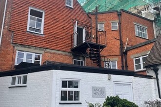 7 High St, Marlborough to rent Building Photo- Image 1 of 2