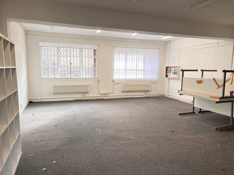 149 Roman Way, London to rent - Building Photo - Image 2 of 5