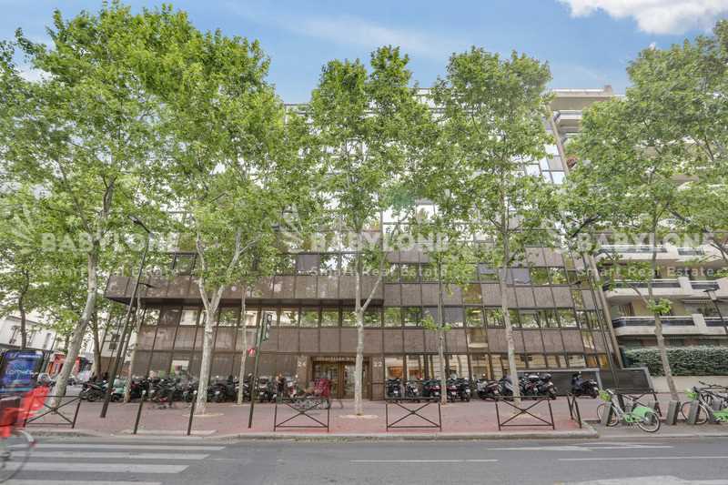 Office in Levallois-Perret to rent - Building Photo - Image 2 of 16