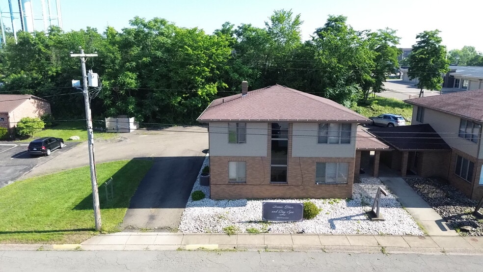 204 Ivy St, Weirton, WV for sale - Building Photo - Image 1 of 1