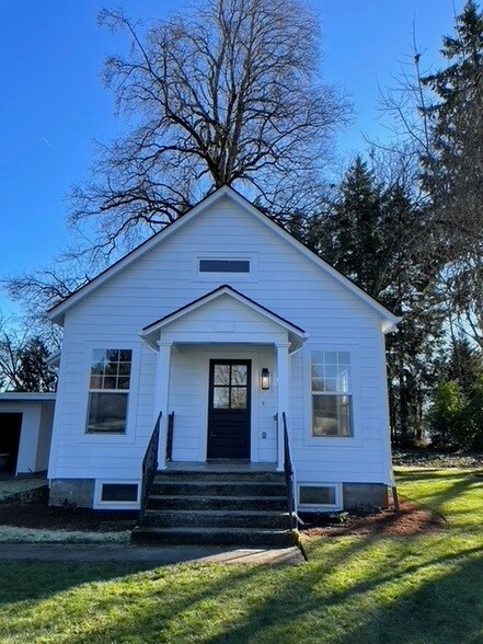 1793 8th Ave, West Linn, OR for rent - Primary Photo - Image 1 of 7