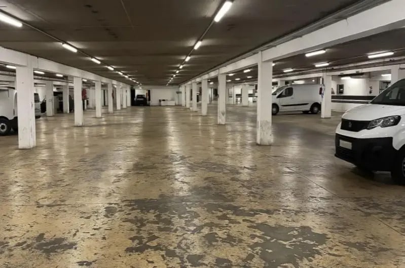 Industrial in Montrouge to rent - Building Photo - Image 3 of 6