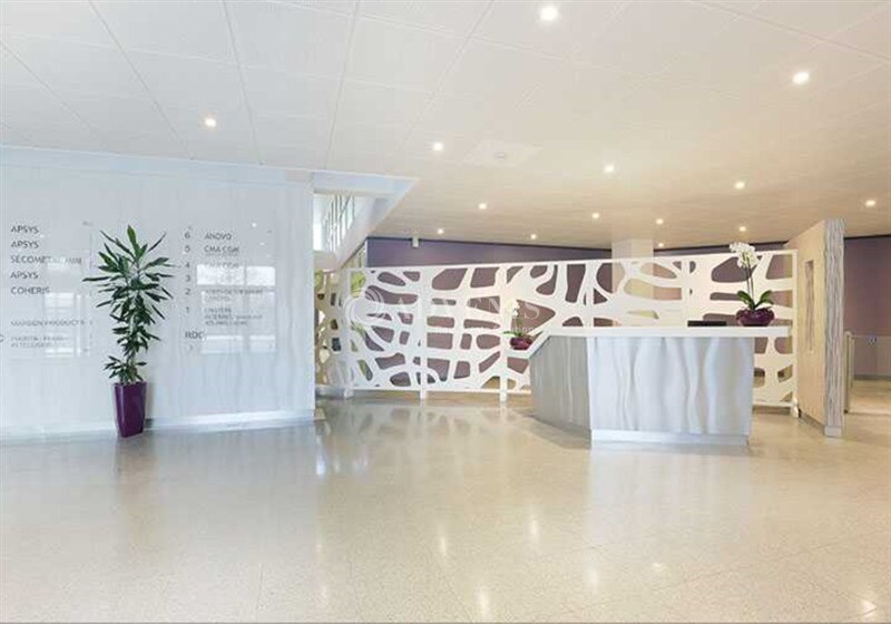 22 Quai Gallieni, Suresnes to rent - Lobby - Image 3 of 7