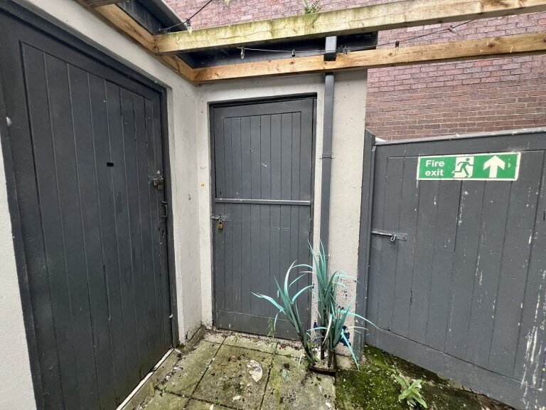 57 King St, Carmarthen to rent - Building Photo - Image 3 of 4