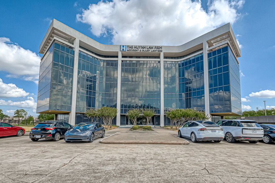 6100 Corporate Dr, Houston, TX for sale - Building Photo - Image 2 of 43