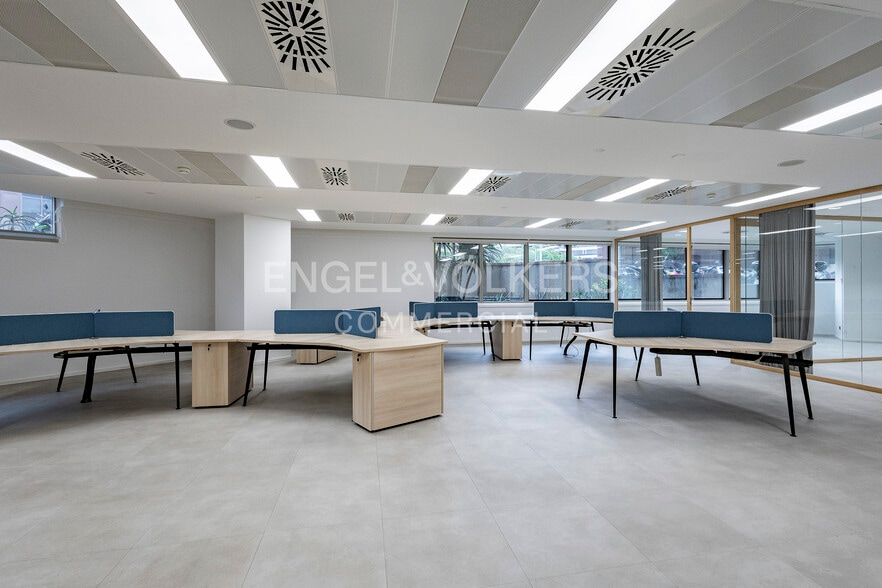 Office / Retail in Barcelona, Barcelona to rent - Interior Photo - Image 2 of 5