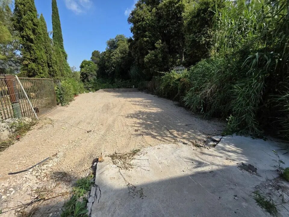 Land in Castagniers to rent Building Photo- Image 1 of 5