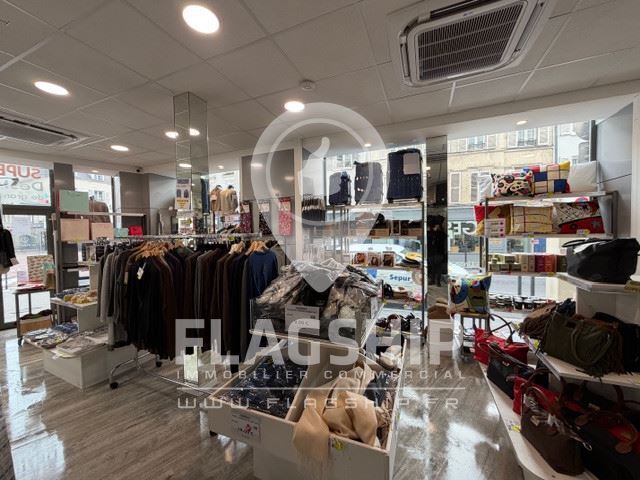 Retail in Boulogne-Billancourt to rent - Interior Photo - Image 2 of 8