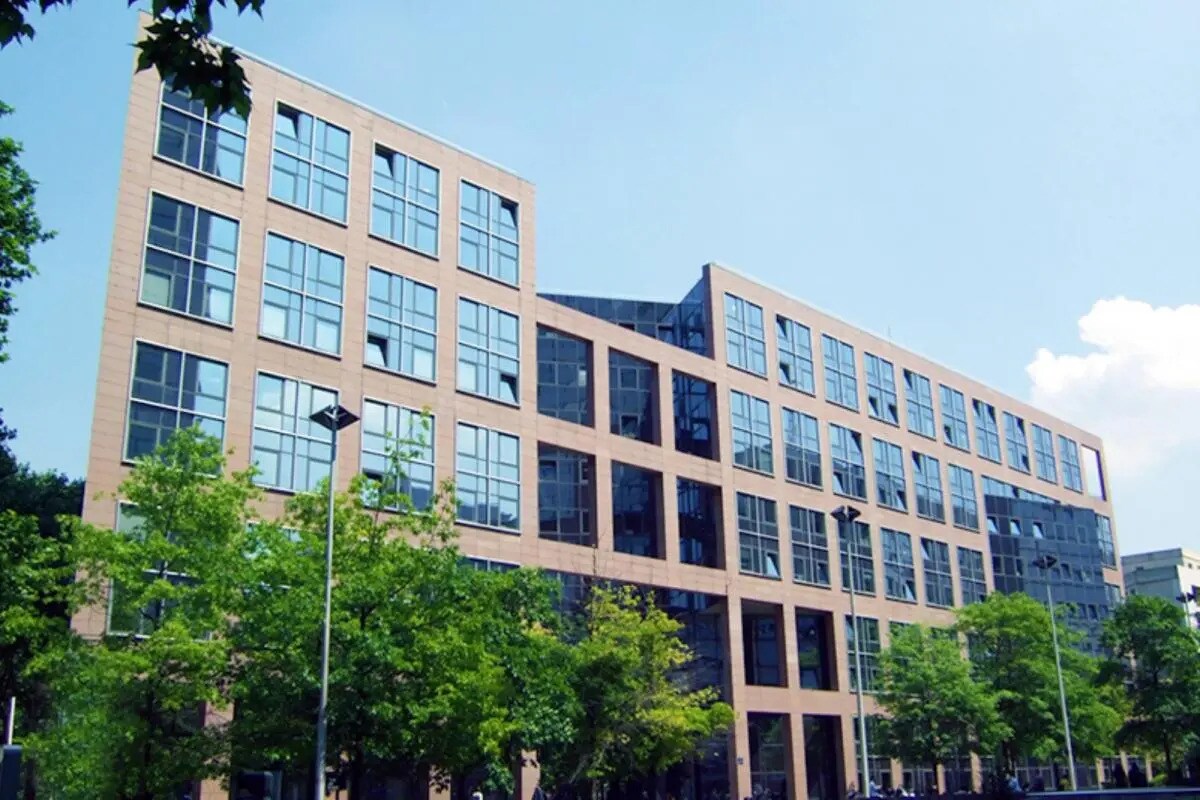 4 Place Des Vosges, Courbevoie to rent Building Photo- Image 1 of 15