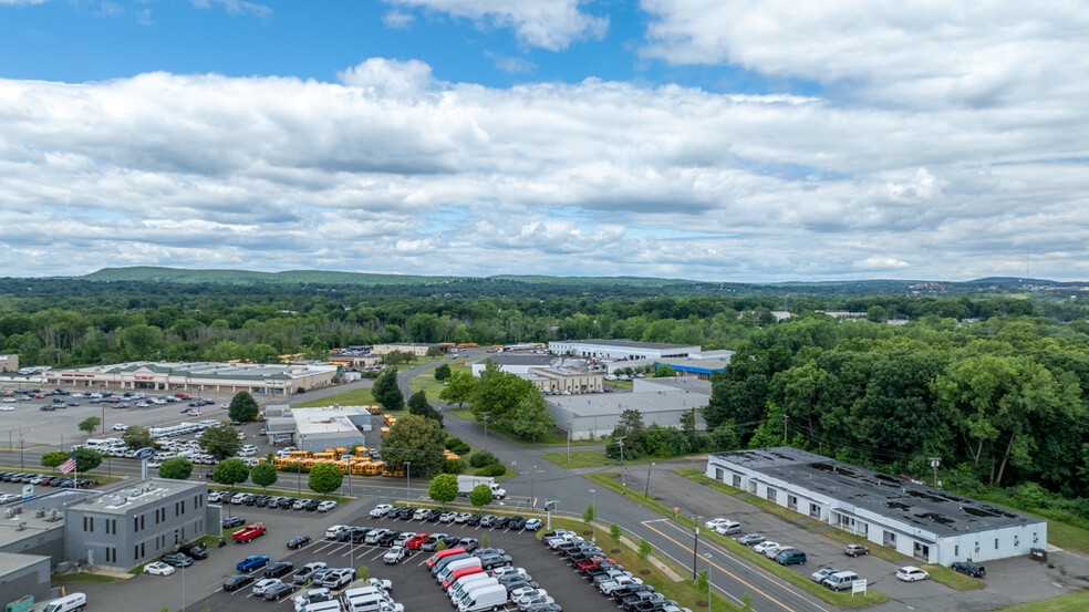 112-124 Woodlawn Rd, Berlin, CT for sale - Building Photo - Image 1 of 13