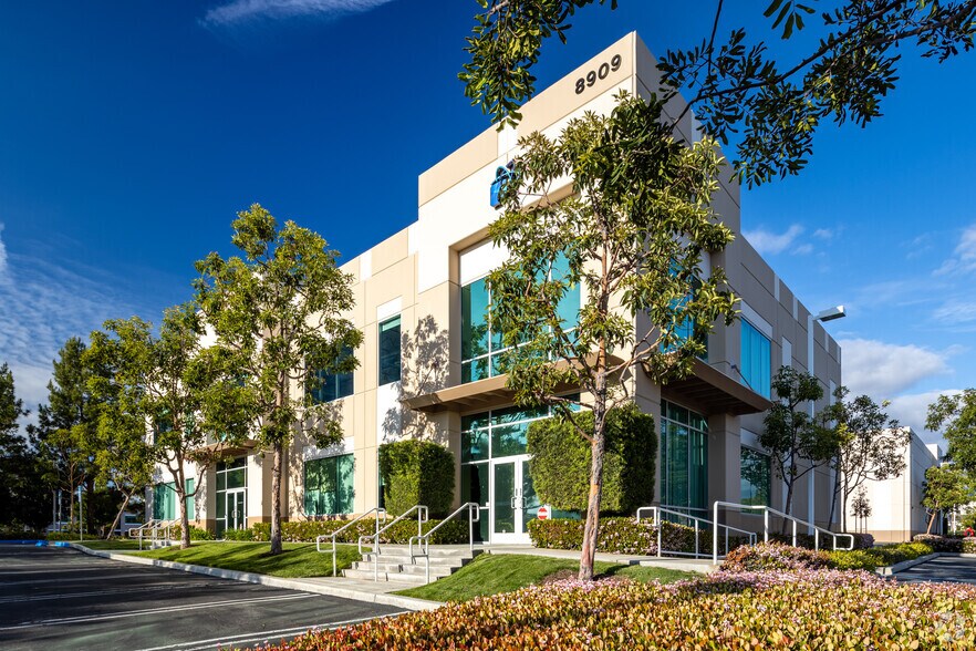 88898909 Irvine Center Dr, Irvine 92618 UK