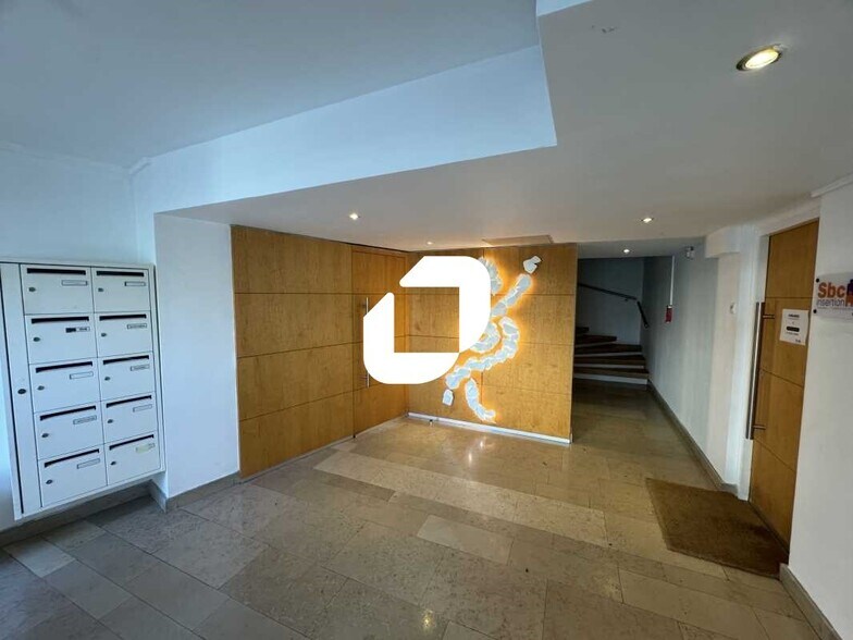 6 Avenue Du Maréchal Leclerc, Malakoff to rent - Lobby - Image 2 of 28