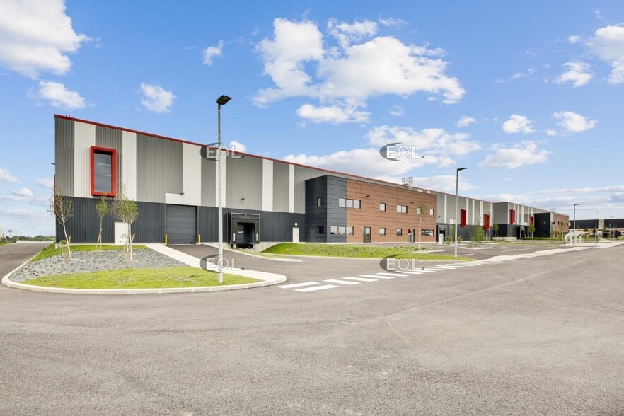 Light Industrial in Le Thillay to rent - Building Photo - Image 1 of 9