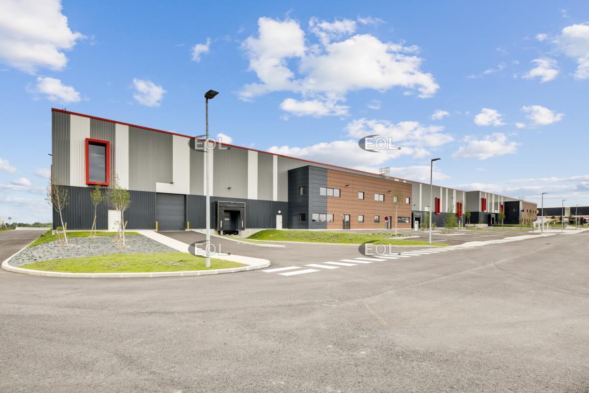 Light Industrial in Le Thillay to rent Building Photo- Image 1 of 10