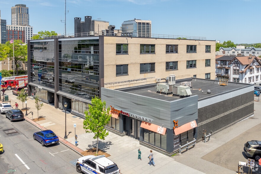 235-237 Mamaroneck Ave, White Plains, NY to rent - Building Photo - Image 1 of 28