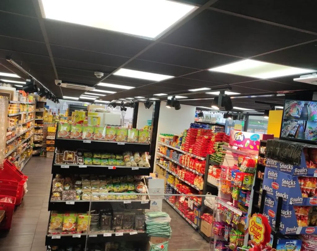 Location Commerce 200 m² - Photo 1