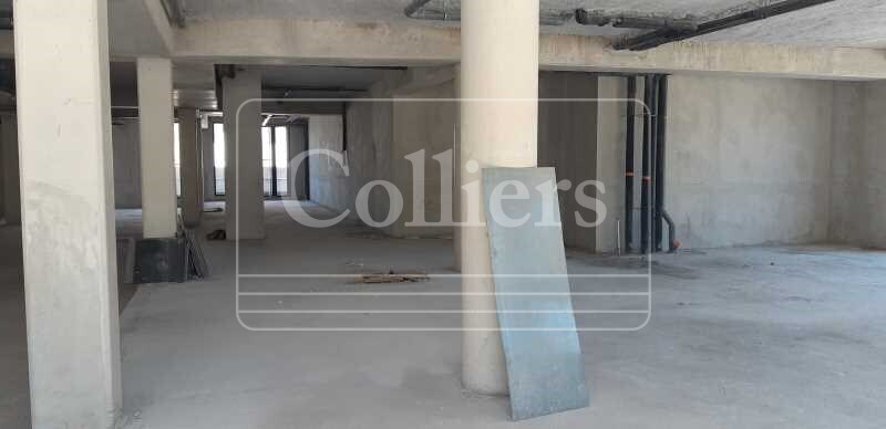 Retail in Marseille to rent - Interior Photo - Image 2 of 9