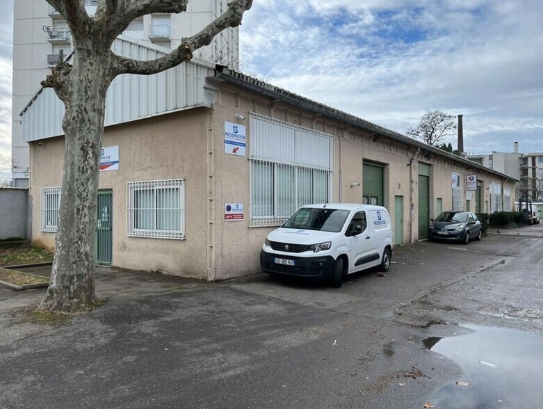101 Boulevard Irène Joliot Curie, Vénissieux to rent - Building Photo - Image 2 of 15