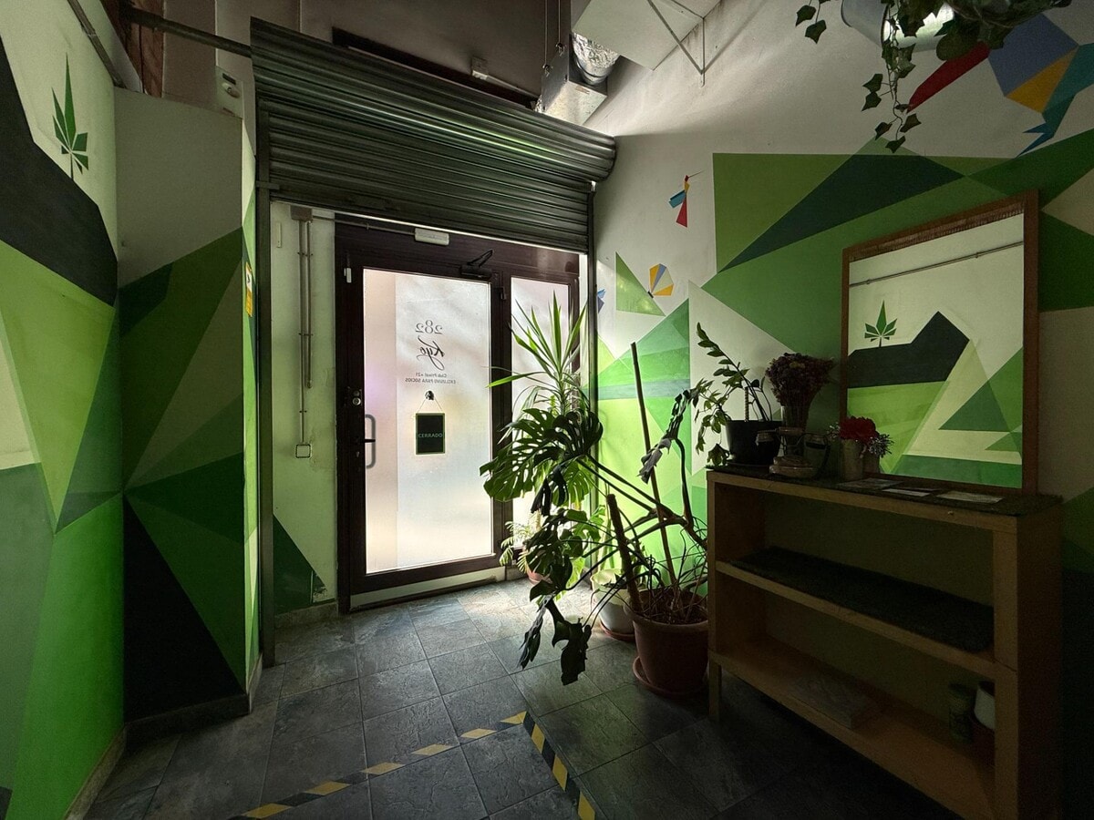 Barcelona, BAR 08013 - Unit 1 -  - Interior Photo - Image 1 of 17