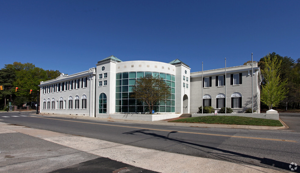 100 N Main St, Belmont, NC for sale - Primary Photo - Image 1 of 1