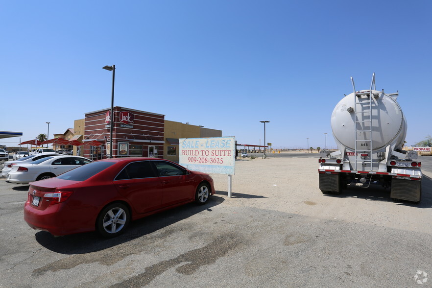 2094 Service Rd, Salton City, CA for sale - Primary Photo - Image 1 of 2