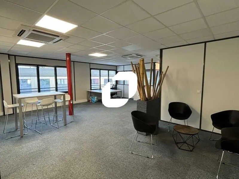 Location Bureaux 79 m² - Photo 1