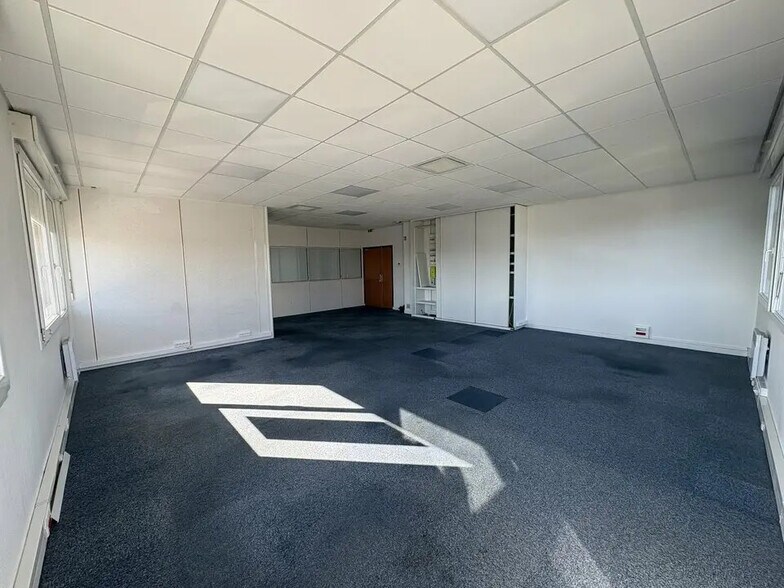 Office in Dijon for sale - Interior Photo - Image 2 of 7