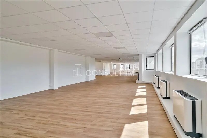 Office in Issy-les-Moulineaux to rent - Building Photo - Image 2 of 9