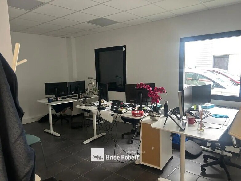 Office in Chassieu to rent - Interior Photo - Image 3 of 5