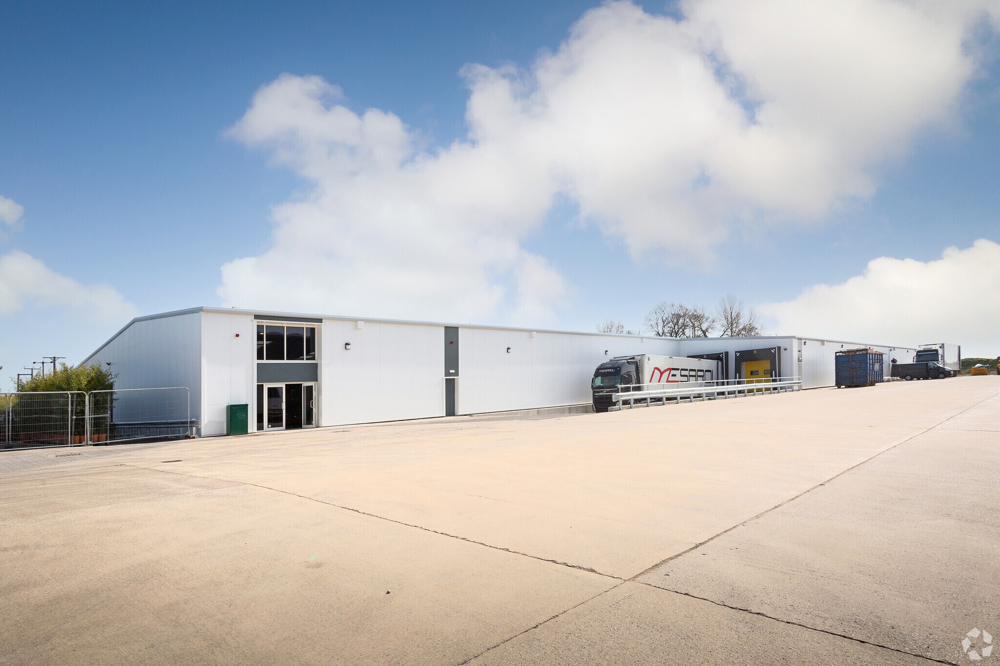 Common Ln, Hull for sale Primary Photo- Image 1 of 1