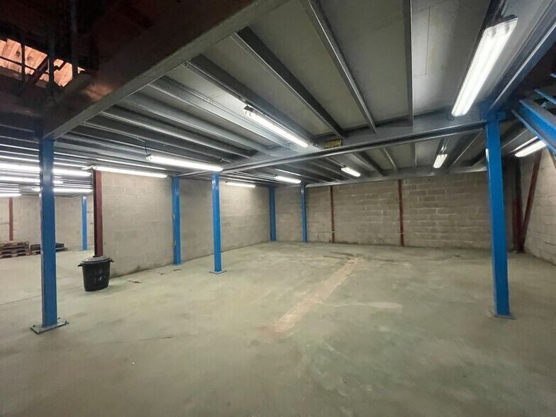 Light Industrial in Ivry-sur-Seine to rent - Interior Photo - Image 3 of 7