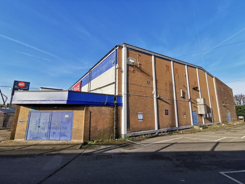 Pontefract Rd, Barnsley for rent - Building Photo - Image 1 of 2