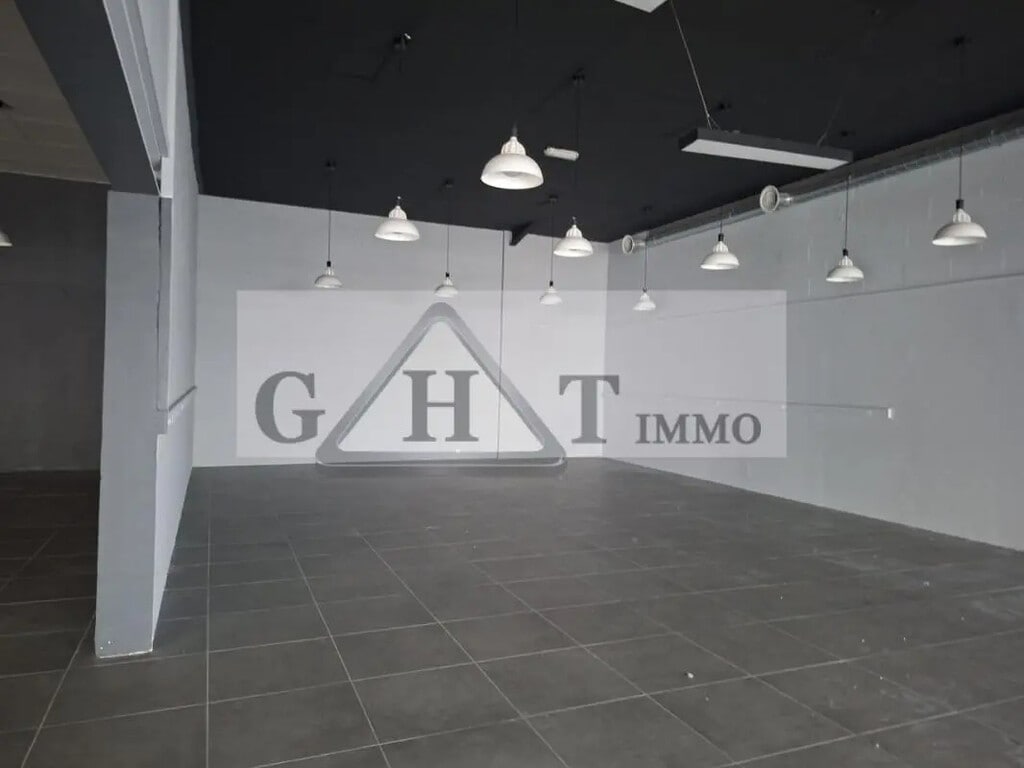 Location Entrepôt 280 m² - Photo 1