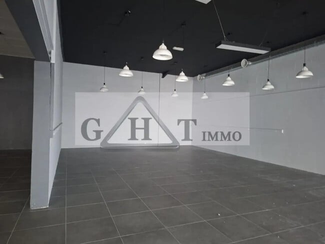 Location Entrepôt 280 m²