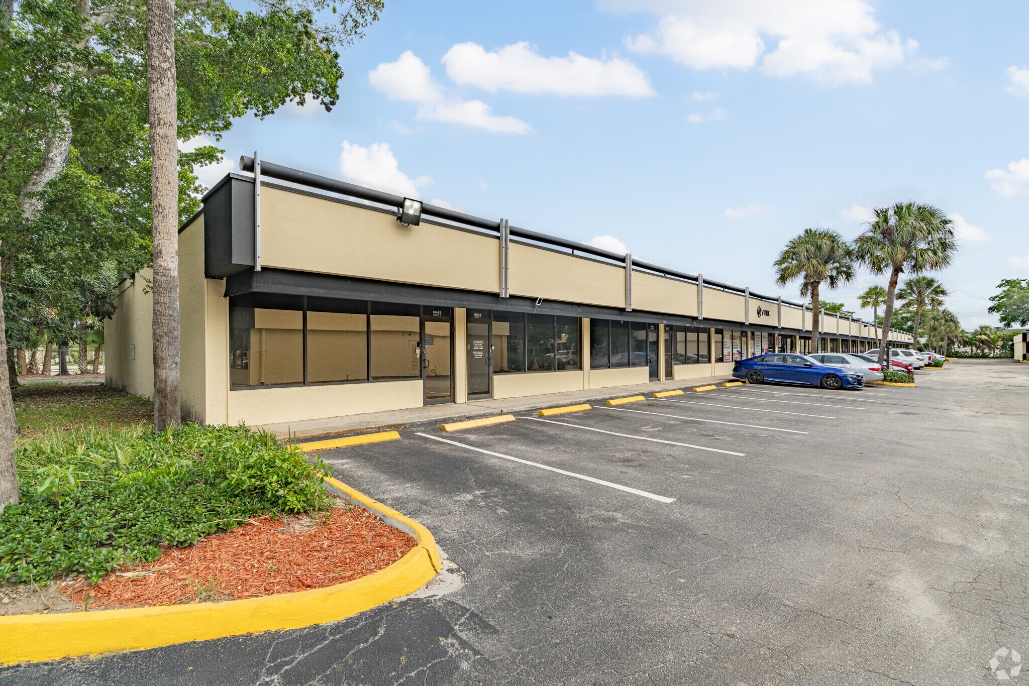 6043 Kimberly Blvd, Fort Lauderdale, FL to rent Building Photo- Image 1 of 14