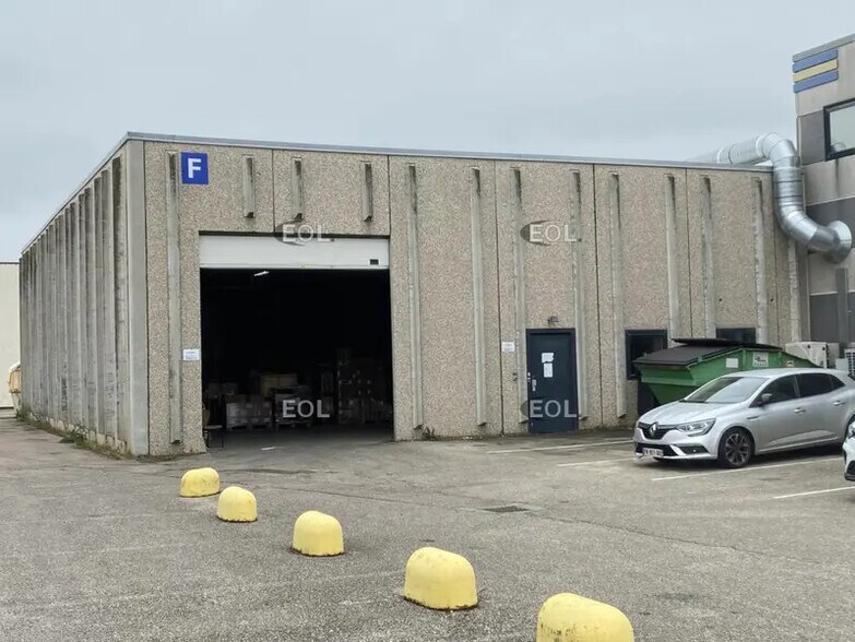 Industrial in Chaponnay to rent - Building Photo - Image 3 of 14