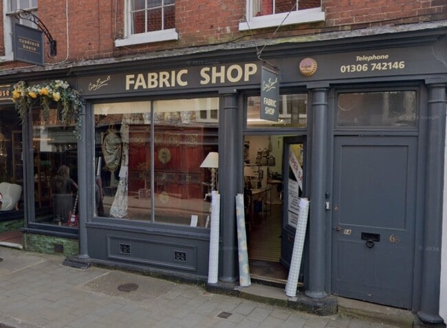 More details for 6 West St, Dorking - Retail to Rent