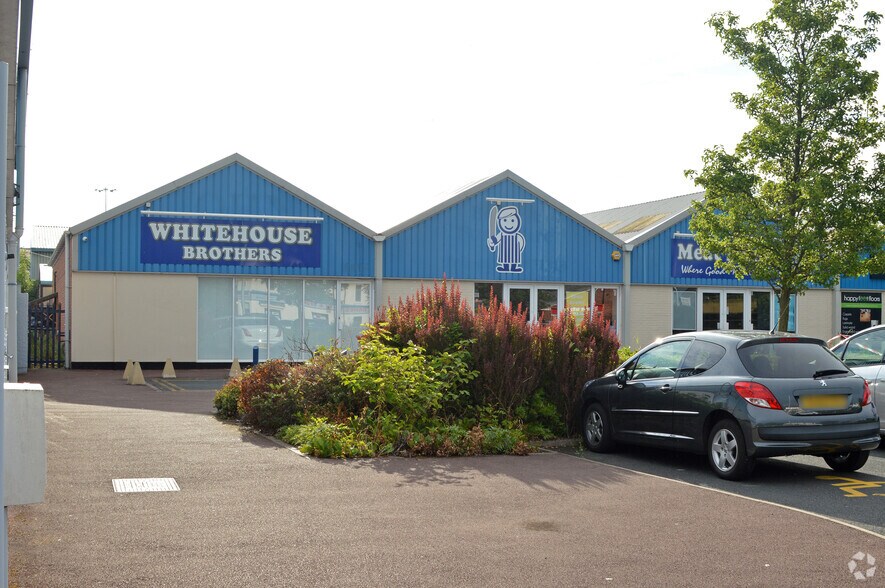 173 Walsall Rd, Cannock to rent - Primary Photo - Image 1 of 4