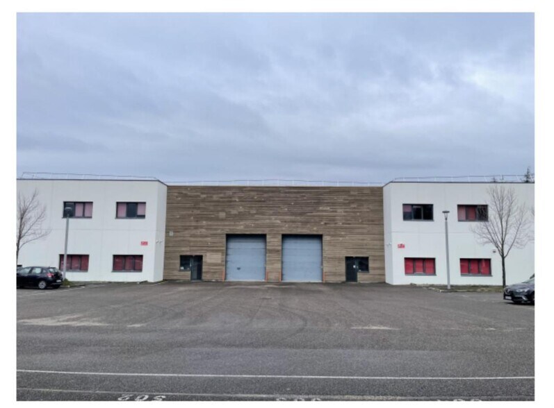 Office in Saint-Priest to rent - Building Photo - Image 1 of 11