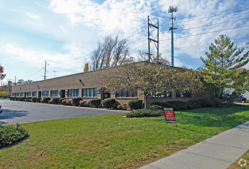 1403-1431 Business Center Ct, Dayton, OH for rent - Building Photo - Image 3 of 4