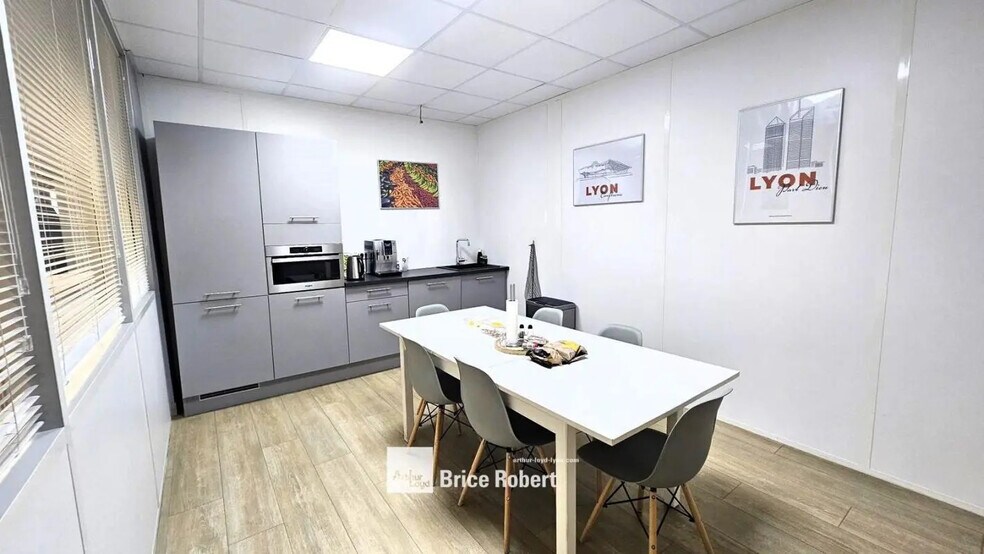 555 Chemin Du Bois, Rillieux-la-Pape to rent - Interior Photo - Image 3 of 7